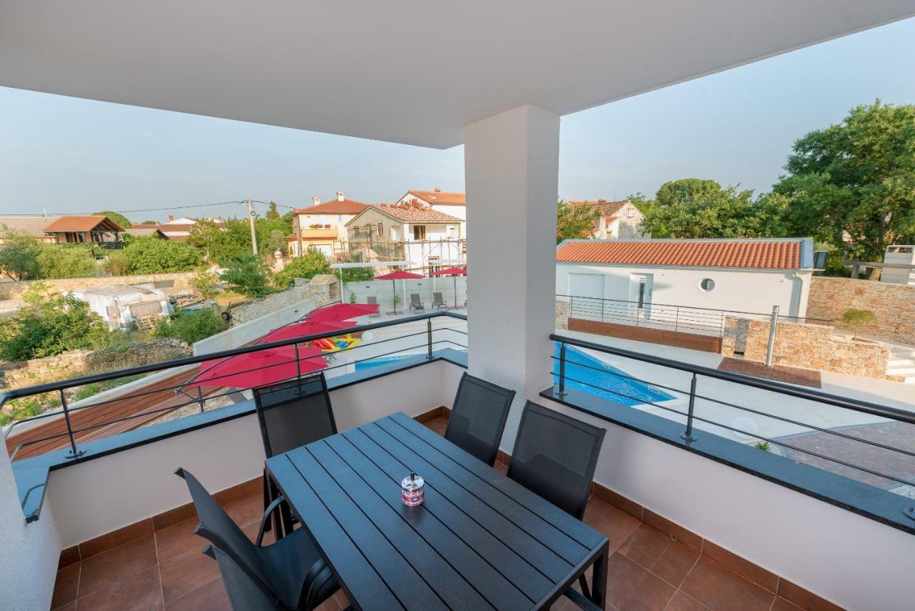Villa Anja 1St Floor เปโรย ภายนอก รูปภาพ