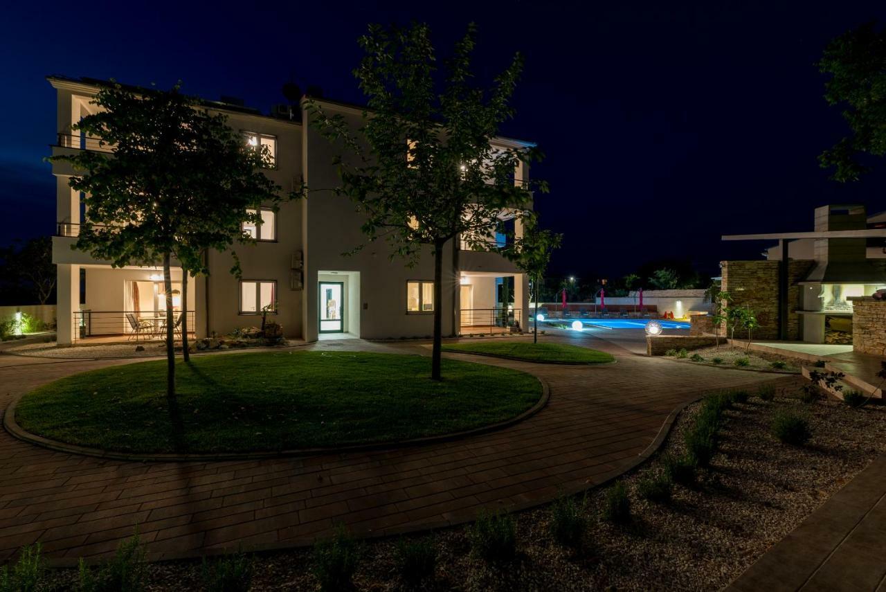 Villa Anja 1St Floor เปโรย ภายนอก รูปภาพ