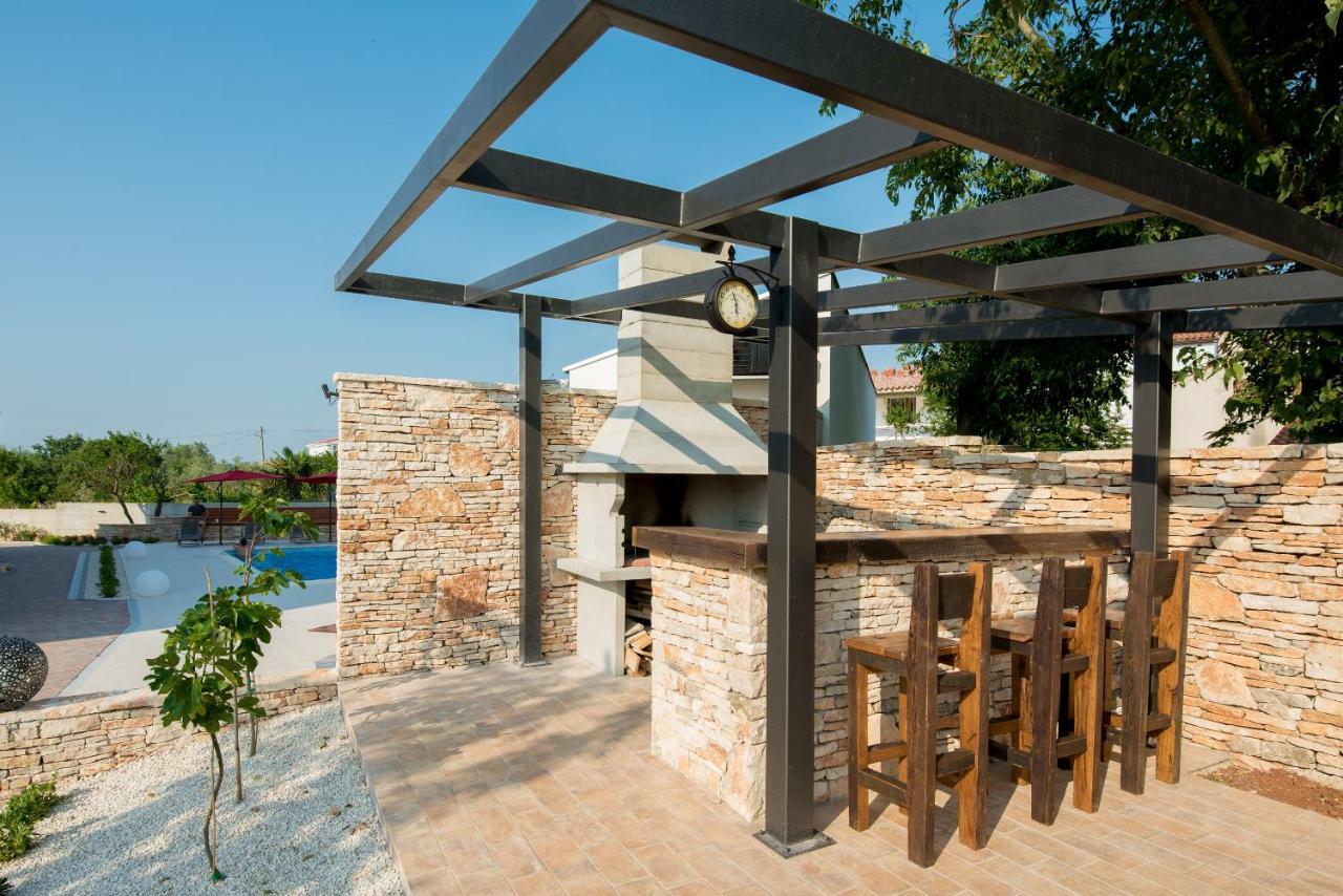 Villa Anja 1St Floor เปโรย ภายนอก รูปภาพ