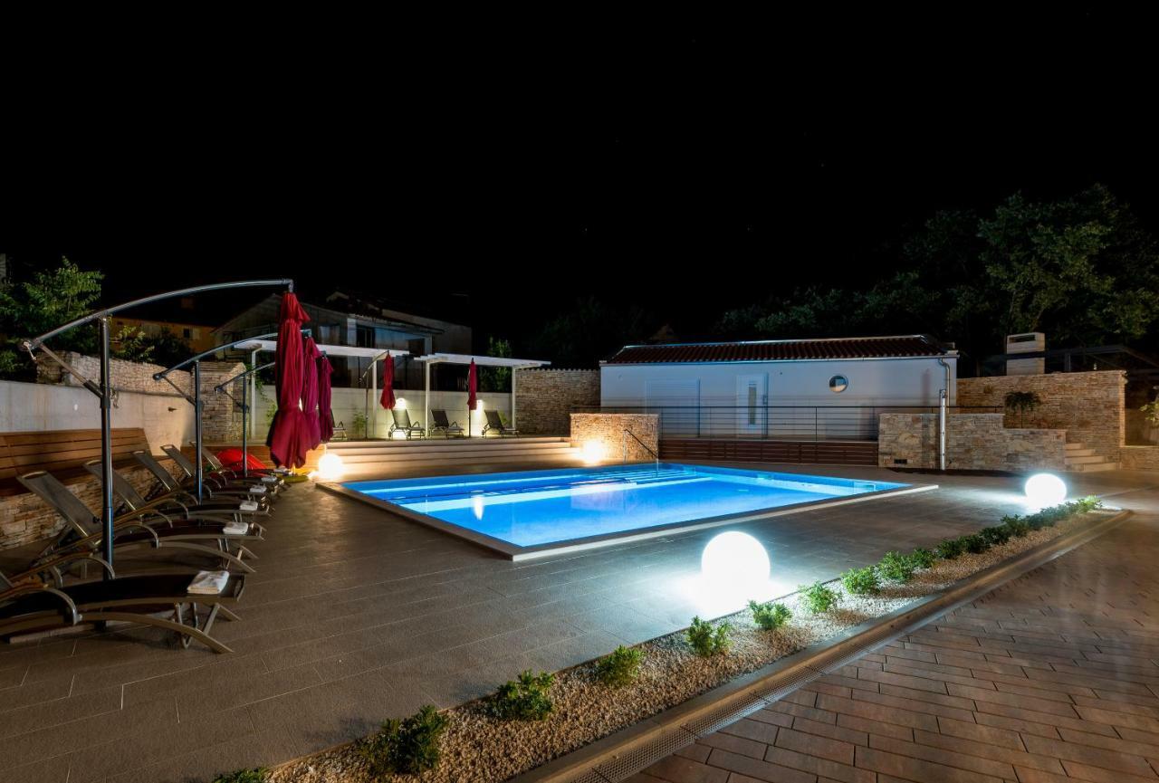 Villa Anja 1St Floor เปโรย ภายนอก รูปภาพ