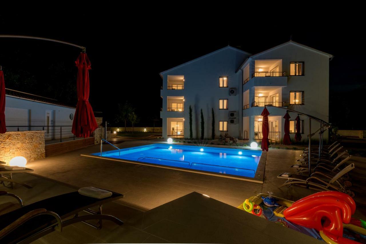 Villa Anja 1St Floor เปโรย ภายนอก รูปภาพ