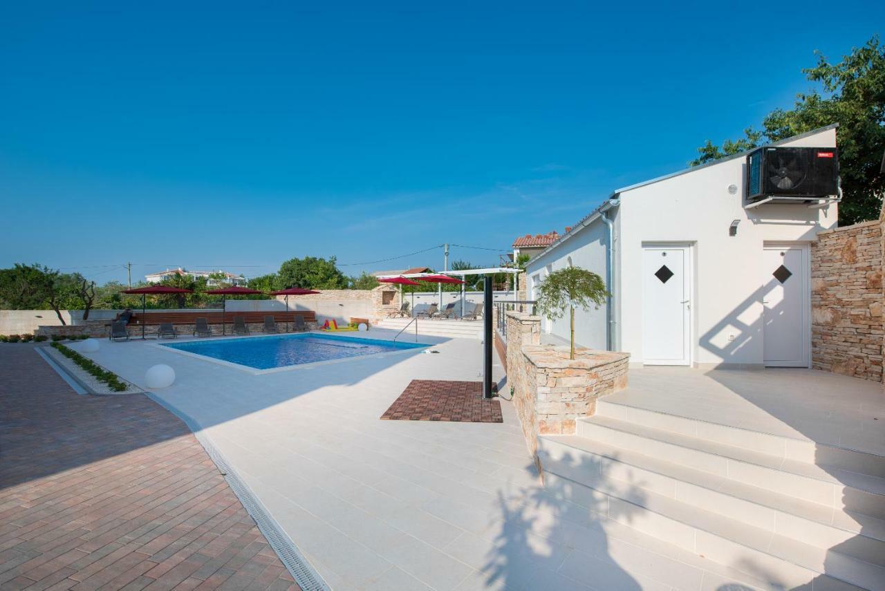 Villa Anja 1St Floor เปโรย ภายนอก รูปภาพ