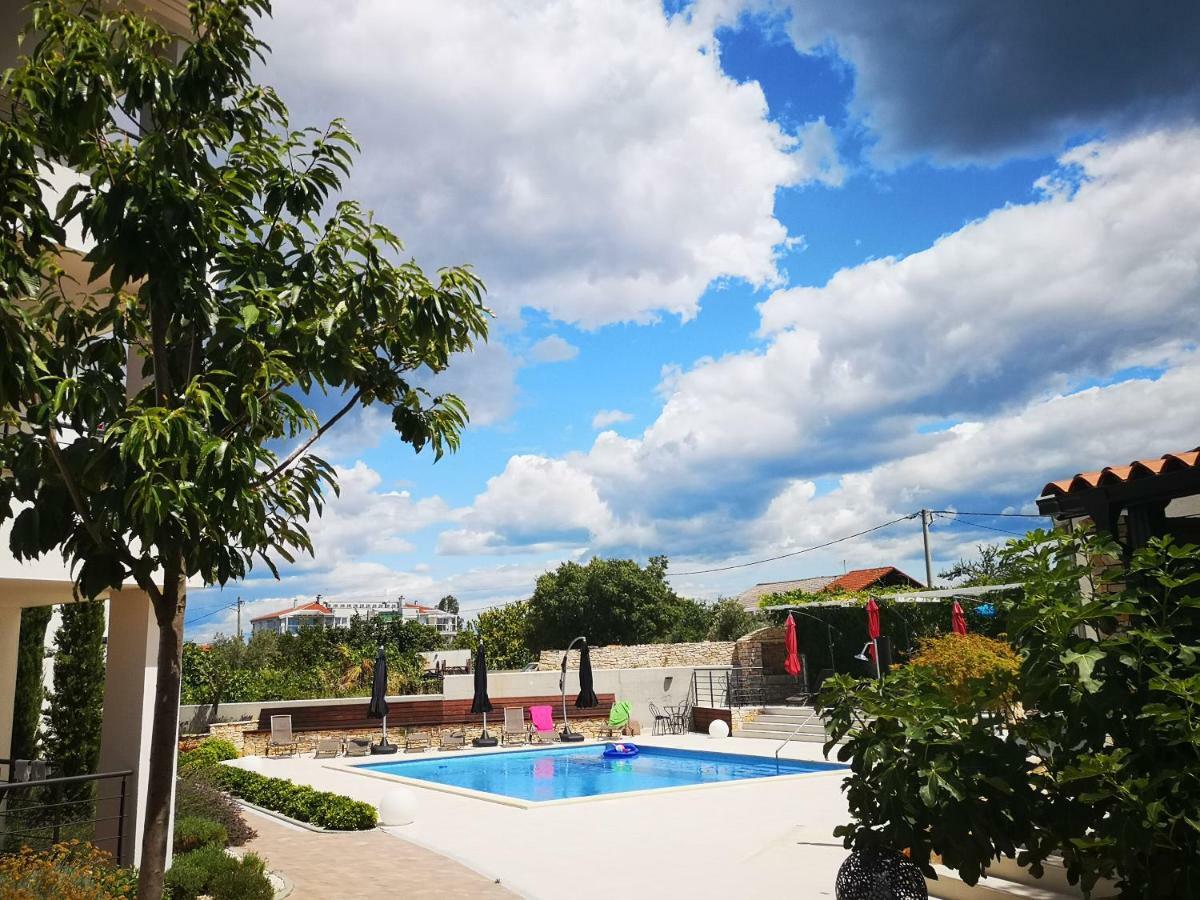 Villa Anja 1St Floor เปโรย ภายนอก รูปภาพ