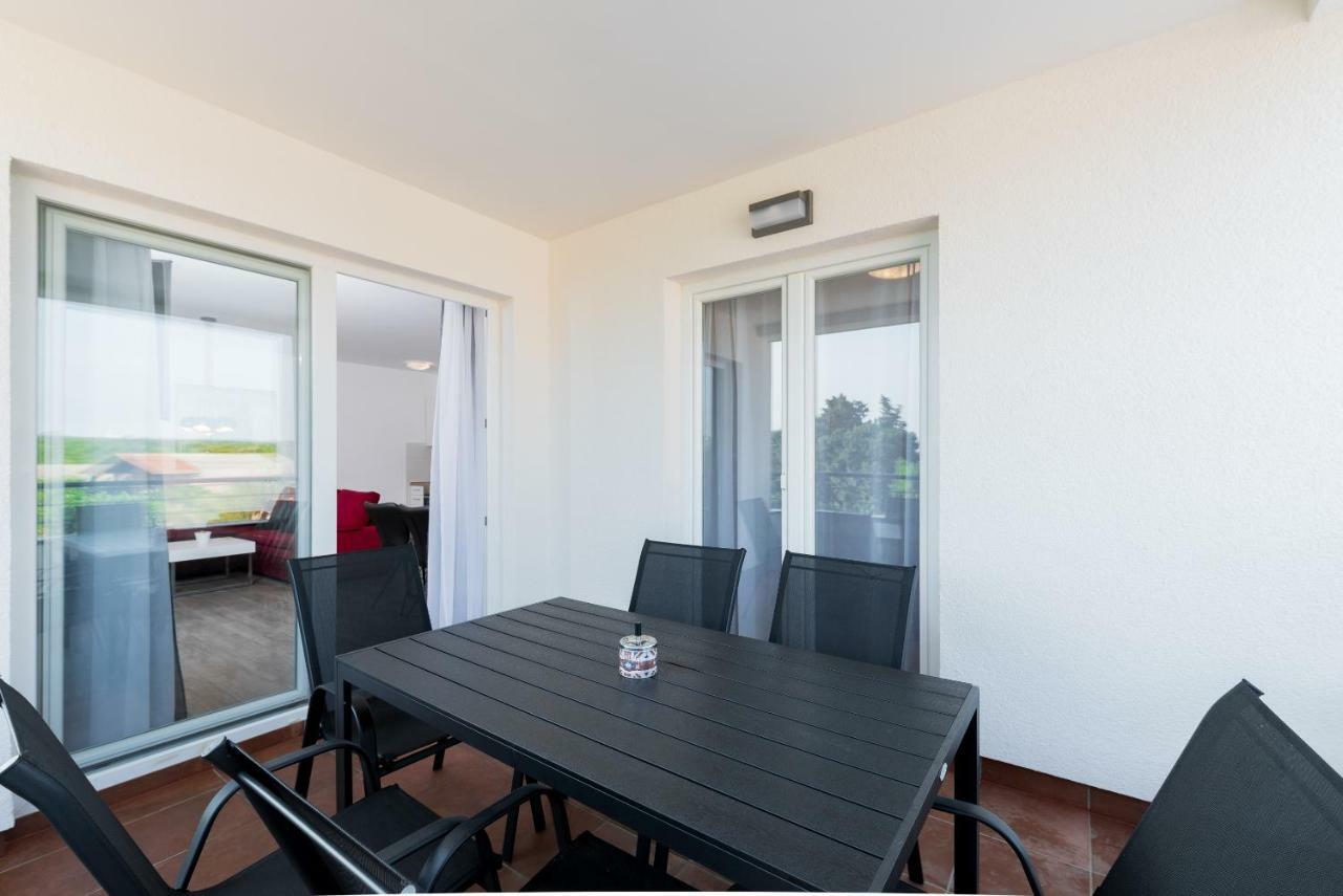 Villa Anja 1St Floor เปโรย ภายนอก รูปภาพ